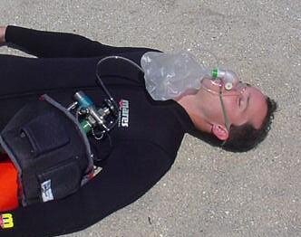 https://www.scuba-tutor.com/images/injuries/oxygen-first-aid.jpg