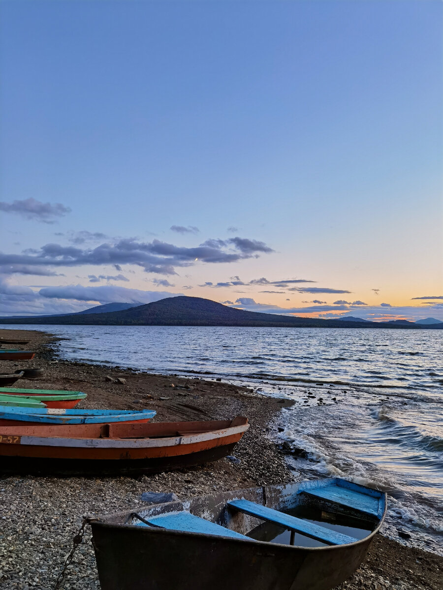 Озеро Зюраткуль на закате солнца 