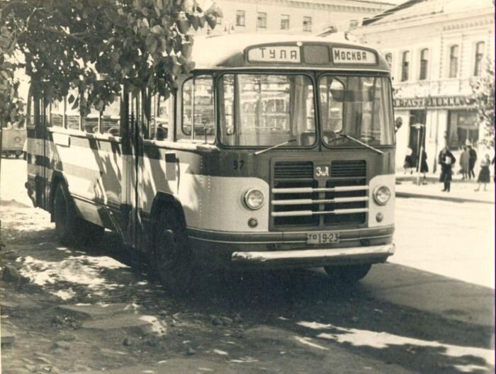 Автобус ЗиЛ-158, бортовой номер 97, по маршруту Тула - Москва, 1950-е годы