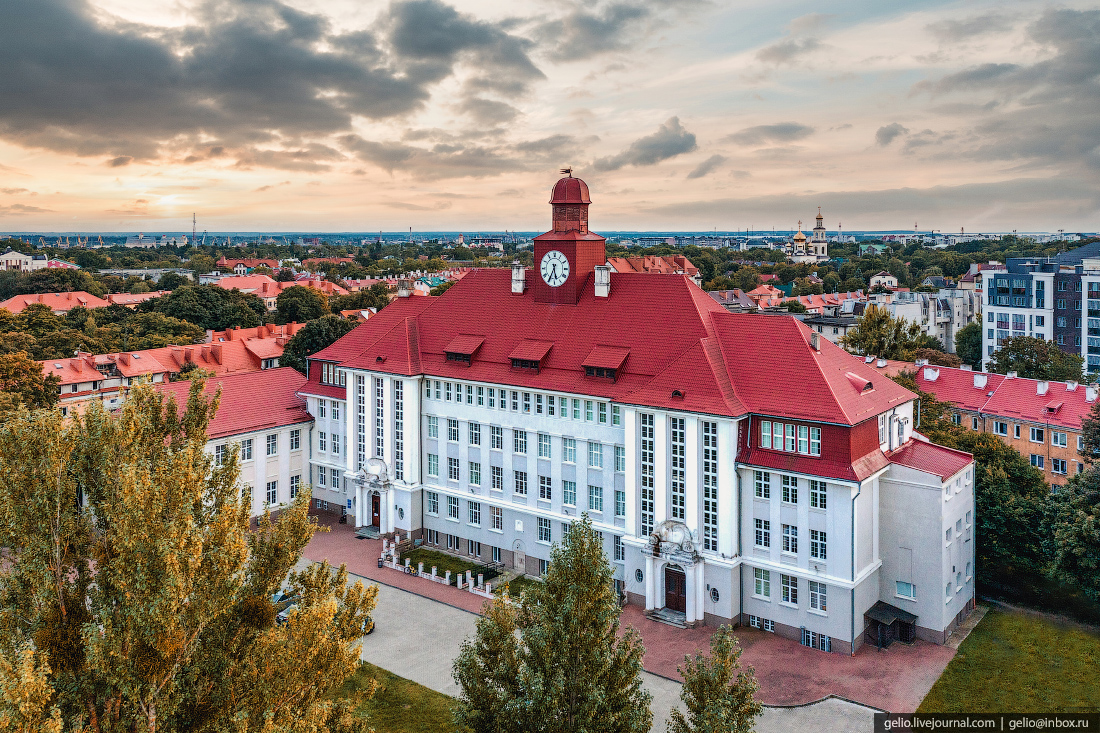 Бфу калининград фото. БФУ Калининград. Holiday Inn Kaliningrad. Сквер Шопена Калининград фото.