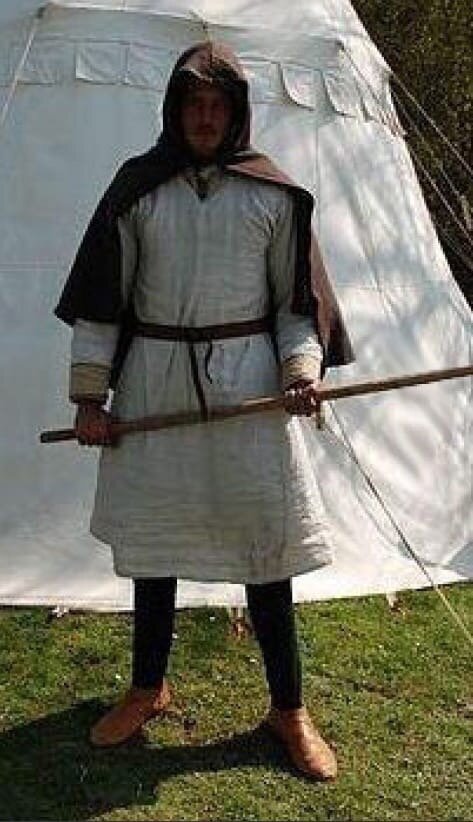 Пехотинцы низкого статуса. Снаряжение не сильно отличается от одежды простых крестьян