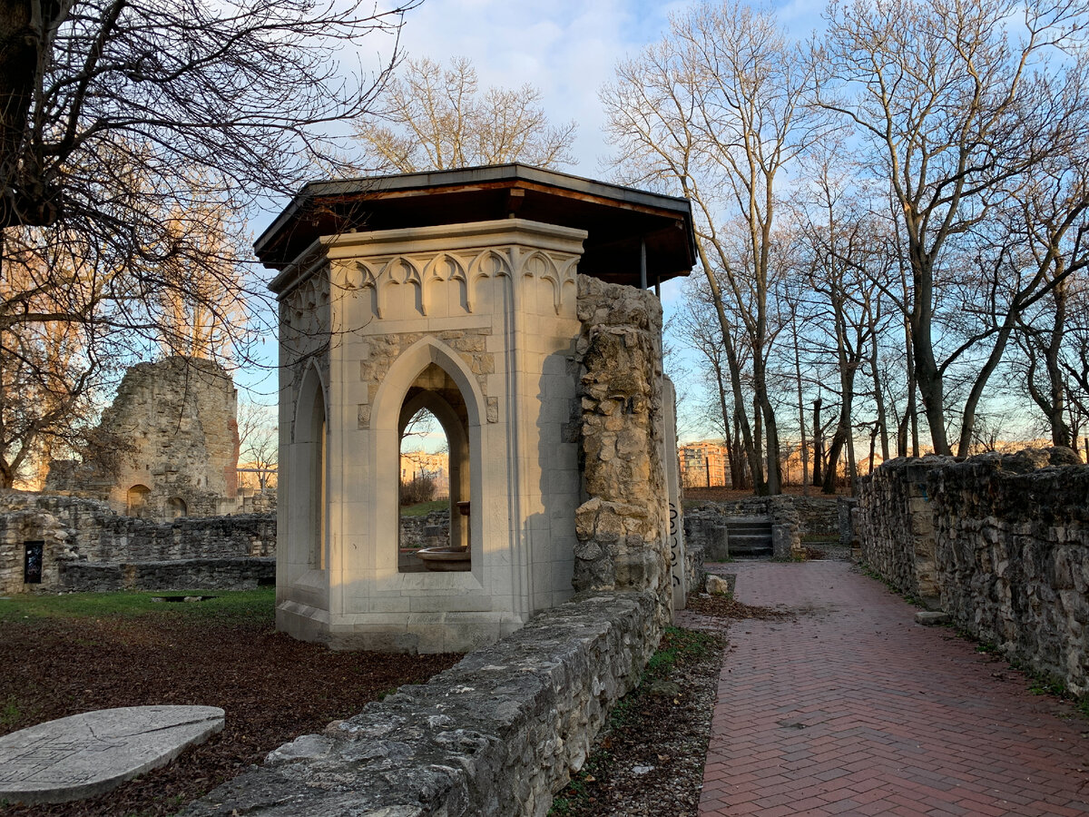Развалины Доминиканского монастыря. Остров Маргит, Будапешт. Фото автора. Листайте галерею, чтобы увидеть больше