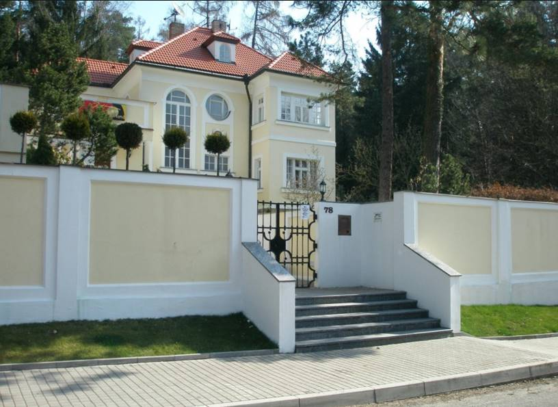 https://www.estate-eu.com/images/Screenshot_1.jpg Вилла Карела Готта на холме, откуда открывается чудесный вид на Прагу и в которой он прожил сорок лет. В 2016 была выставлена на продажу...