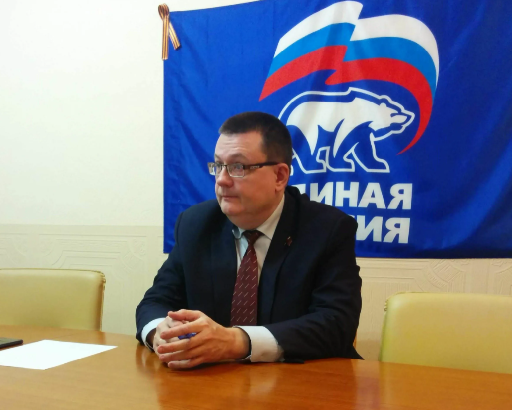 Знакомьтесь - Голубев Андрей Алексеевич, преподаватель истории (6 лет отработал в школе"), писатель, муниципальный/региональный чиновник, имеет награды и прочая, прочая, прочая....