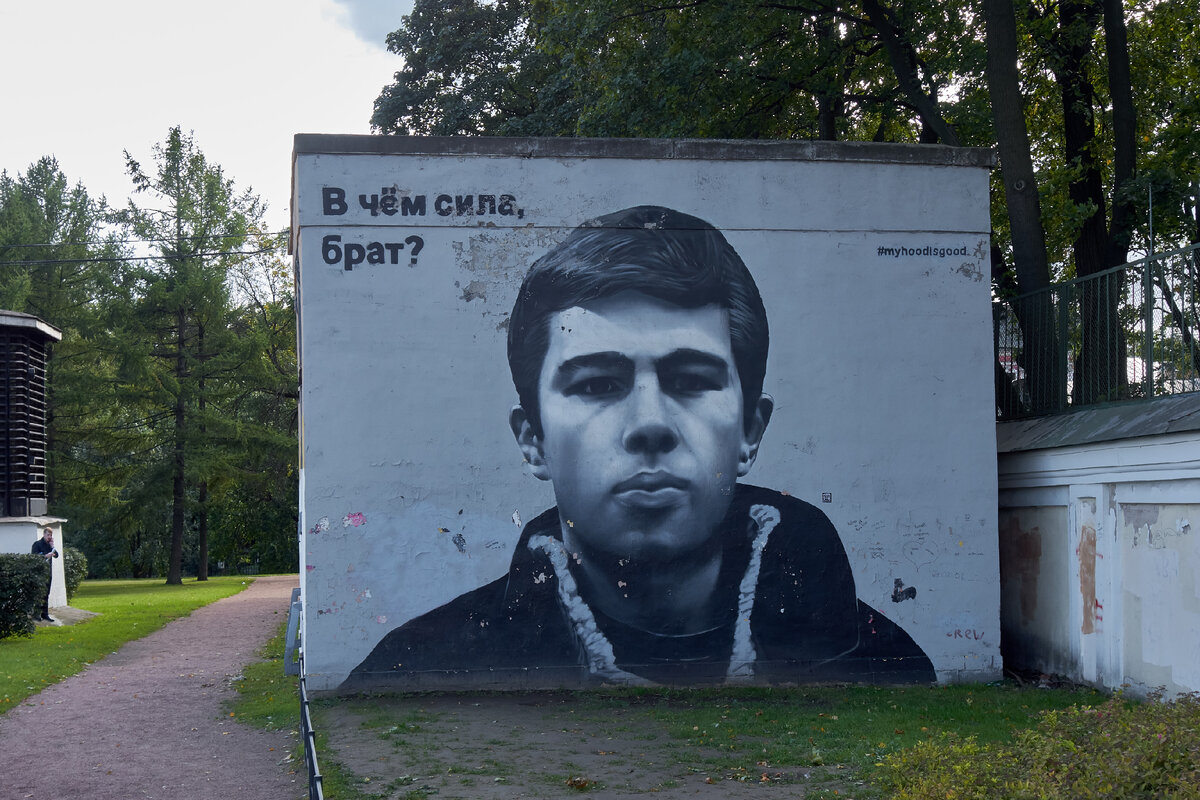 Духовным ноставником он был сомнительным, но его главный посыл стал притчей воязыцах и одновременно по своей сути парадоксаыльным образом полность давно забыт. 