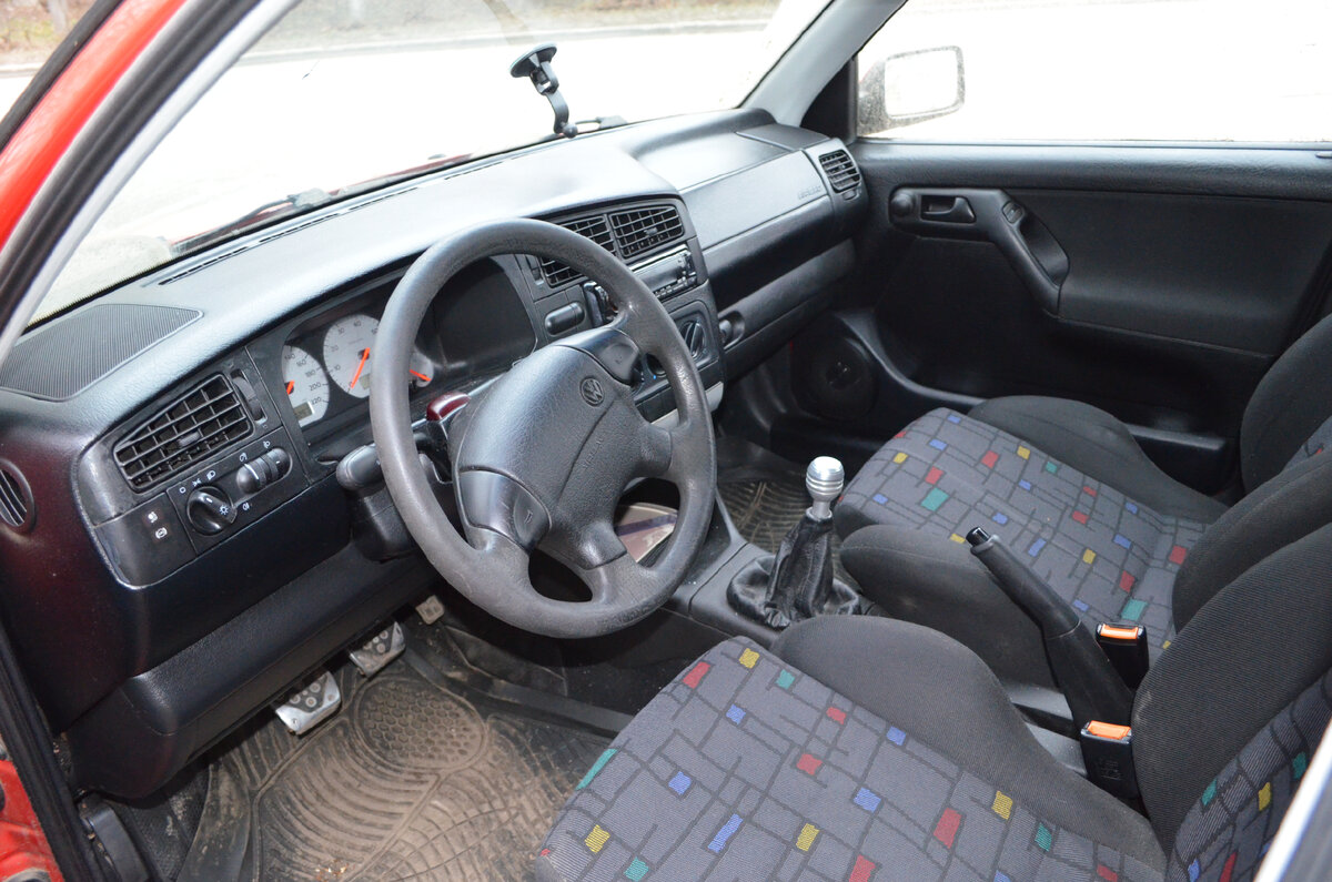 Салон вполне эргономичный.