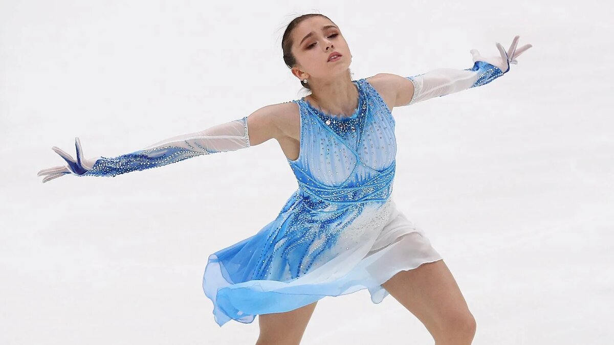 На фото фигуристка - Камила Валиева. Изображение было взято из Яндекс Картинок.