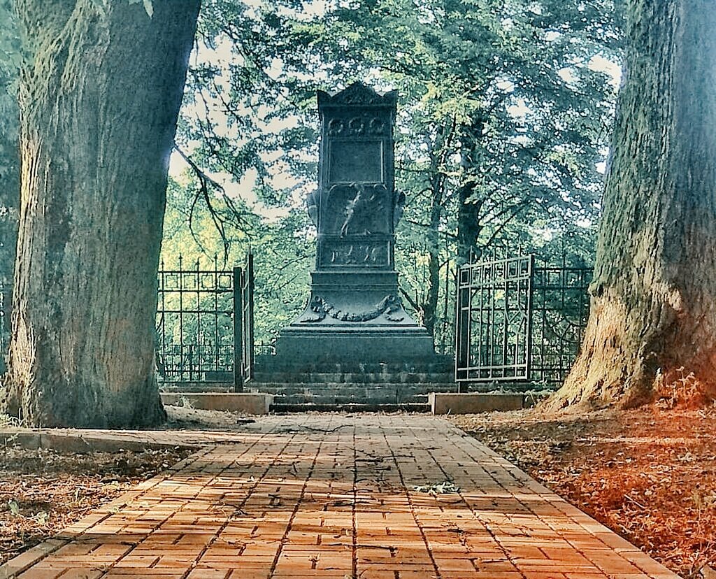 Памятник герою Отечественной войны 1812 года в Нагорном. (Яндекс.Карты)