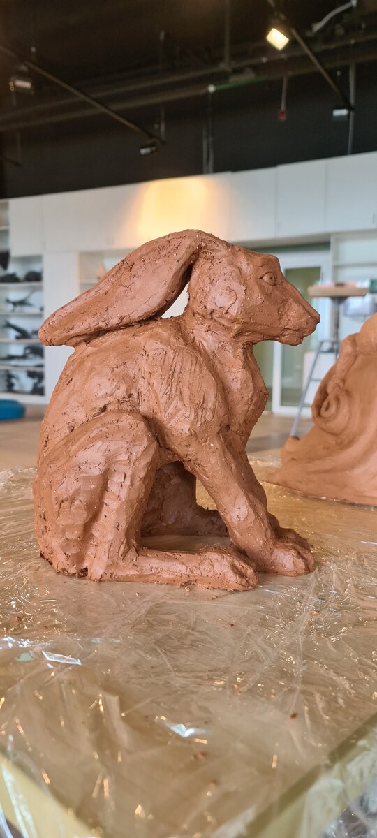 Заяц из красной глины