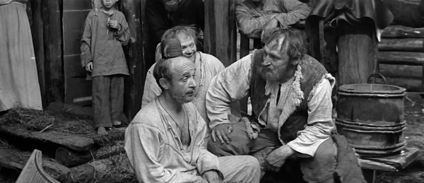 В роли скомороха Ролан Быков.