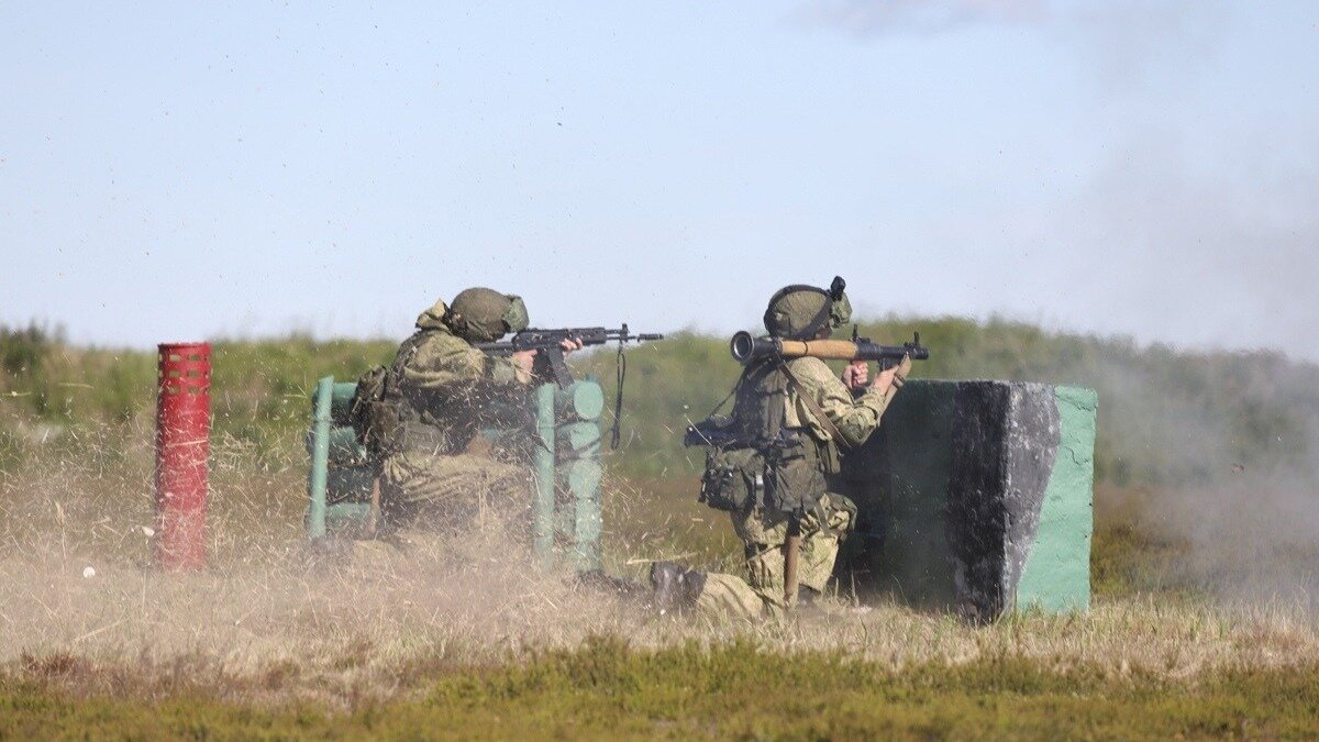     Украинские военные, которые несколько дней не шли в наступление, снова предприняли попытку атаки и потеряли 270 бойцов. Хроника 198 дня спецоперации на Украине, в материале и на карте Муксун.fm.