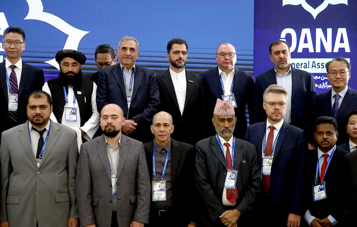    Генеральный директор ТАСС Сергей Михайлов (третий справа в верхнем ряду)  Пресс-служба Генассамблеи OANA