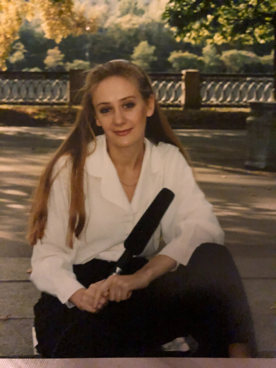 Марина Кочнева, ведущая программы "Театральный понедельник", телеканал ТВ -6 Москва, 1994 год. 