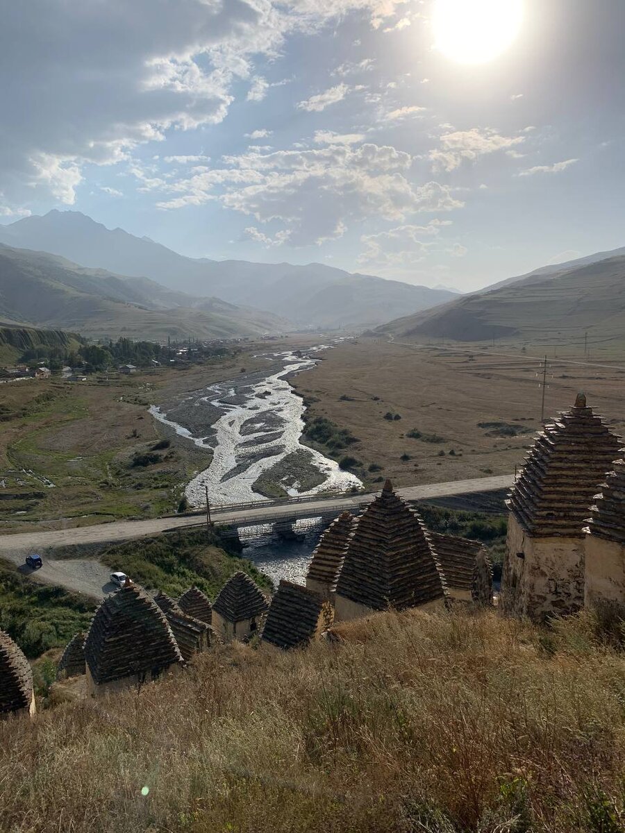 Древние святилища и Кармадонское ущелье: чем знаменита Северная Осетия?