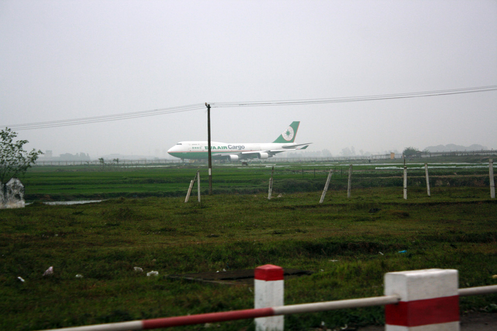 747-400С в аэропорту Ханоя