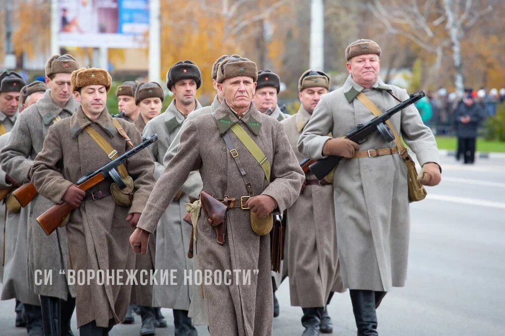 Парад 1941 года в воронеже. Парад ноября 7 реконструкция. Реконструкция парада 7 ноября 1941. Реконструкция парада в Воронеже 6 ноября. Реконструкция парада Воронеж 2022.