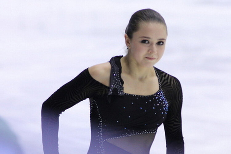    Почти безупречное исполнение короткой программы, но падение в произвольной — Валиева ярко выступила в Казани