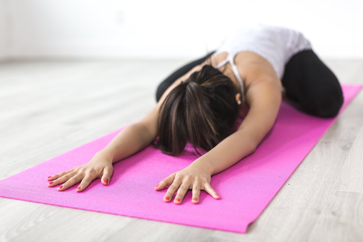 Изображение взято с ресурса: https://pixabay.com/ по ссылке: https://pixabay.com/tr/photos/kad%c4%b1n-yoga-germe-meditasyon-2573216/