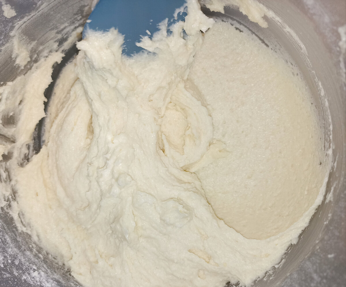 Тесто получается достаточно густое