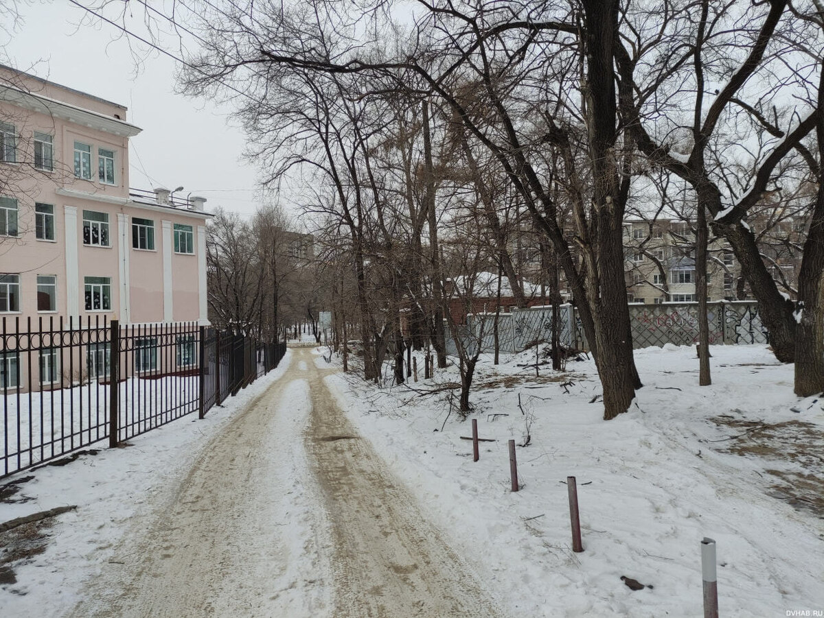    Вид с Театральной на Амурский бульвар