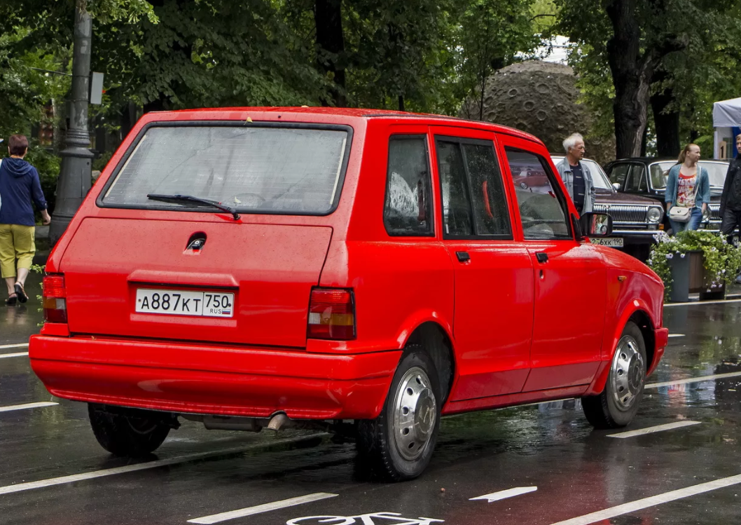 MetroCab - автомобиль с большим салоном и двигателем с ресурсом в 1 млн.  км. Купить его можно всего за 130 000 рублей. | Автомобильный журнал -  Autoway | Дзен