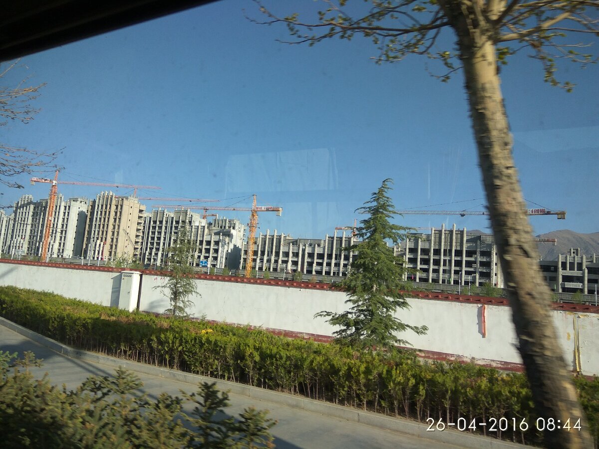 Гигантские незаселенные районы Лхасы