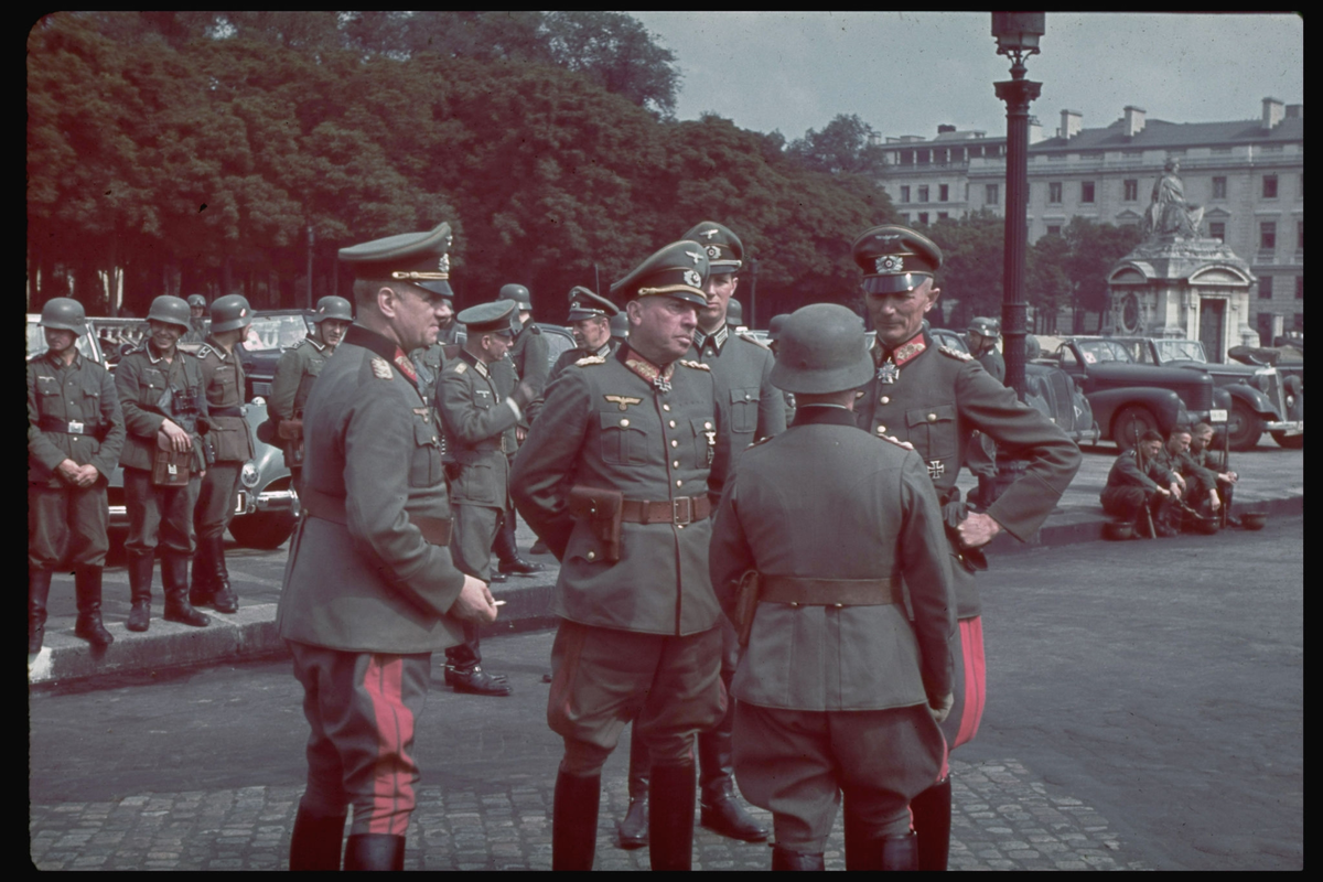 Вермахт франция. Генерал фон Эрдмансдорф. Вермахт во Франции 1940. Парад вермахта в Париже 1940. Немецкие солдаты в Париже 1940.