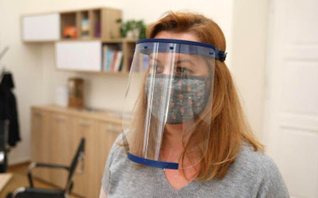 Учитель в защитной маске. Источник: 24tv.ua