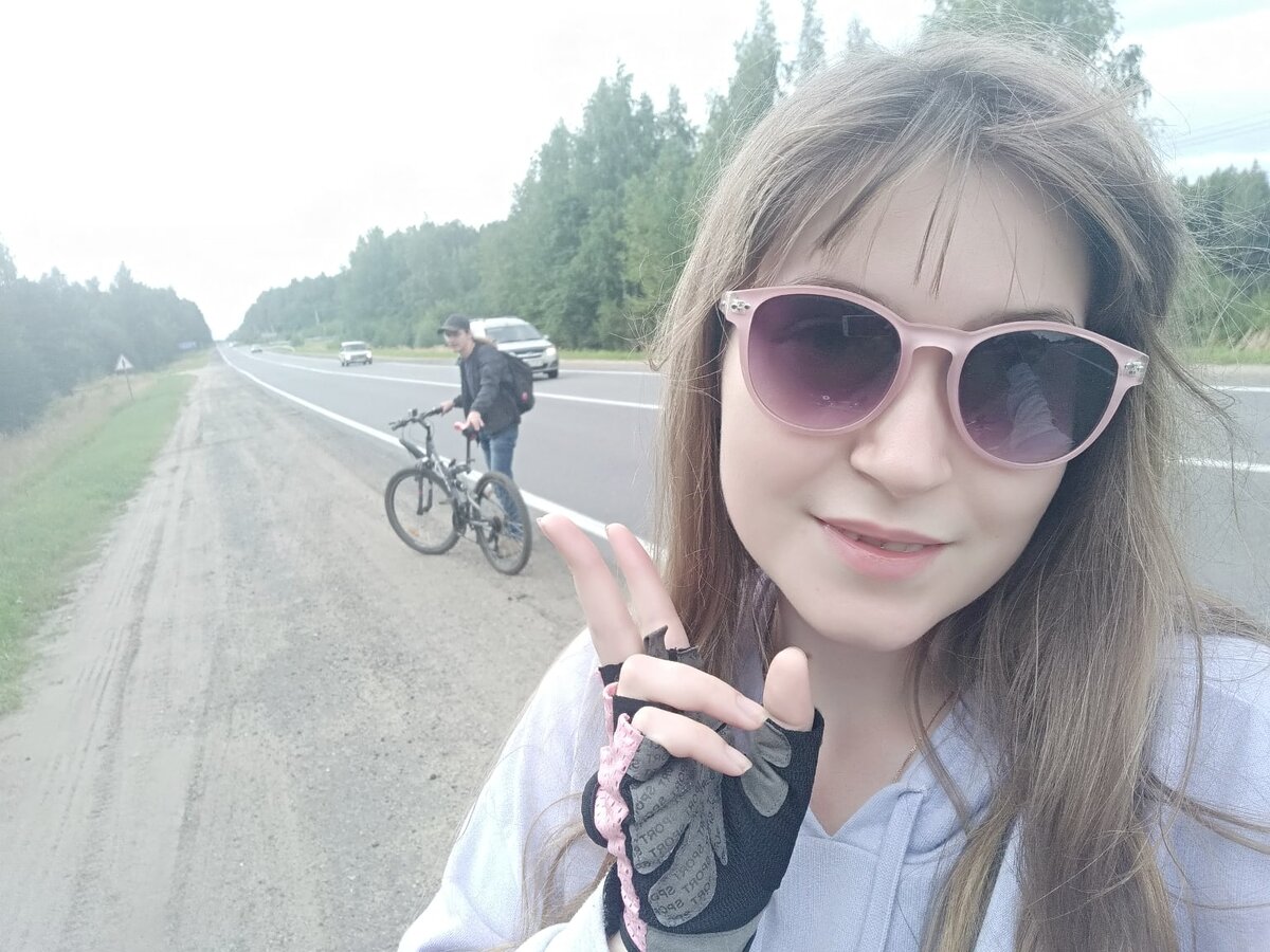 Где-то на трассе, первая половина пути.