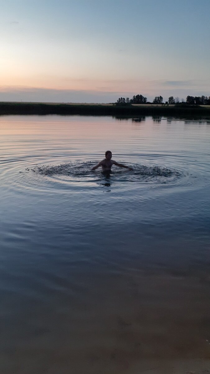 Закат,река...