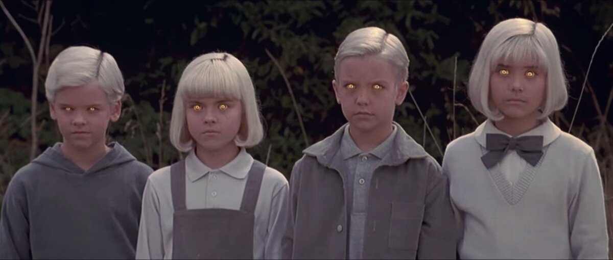 Кадр из фильма «Деревня проклятых» (1995)