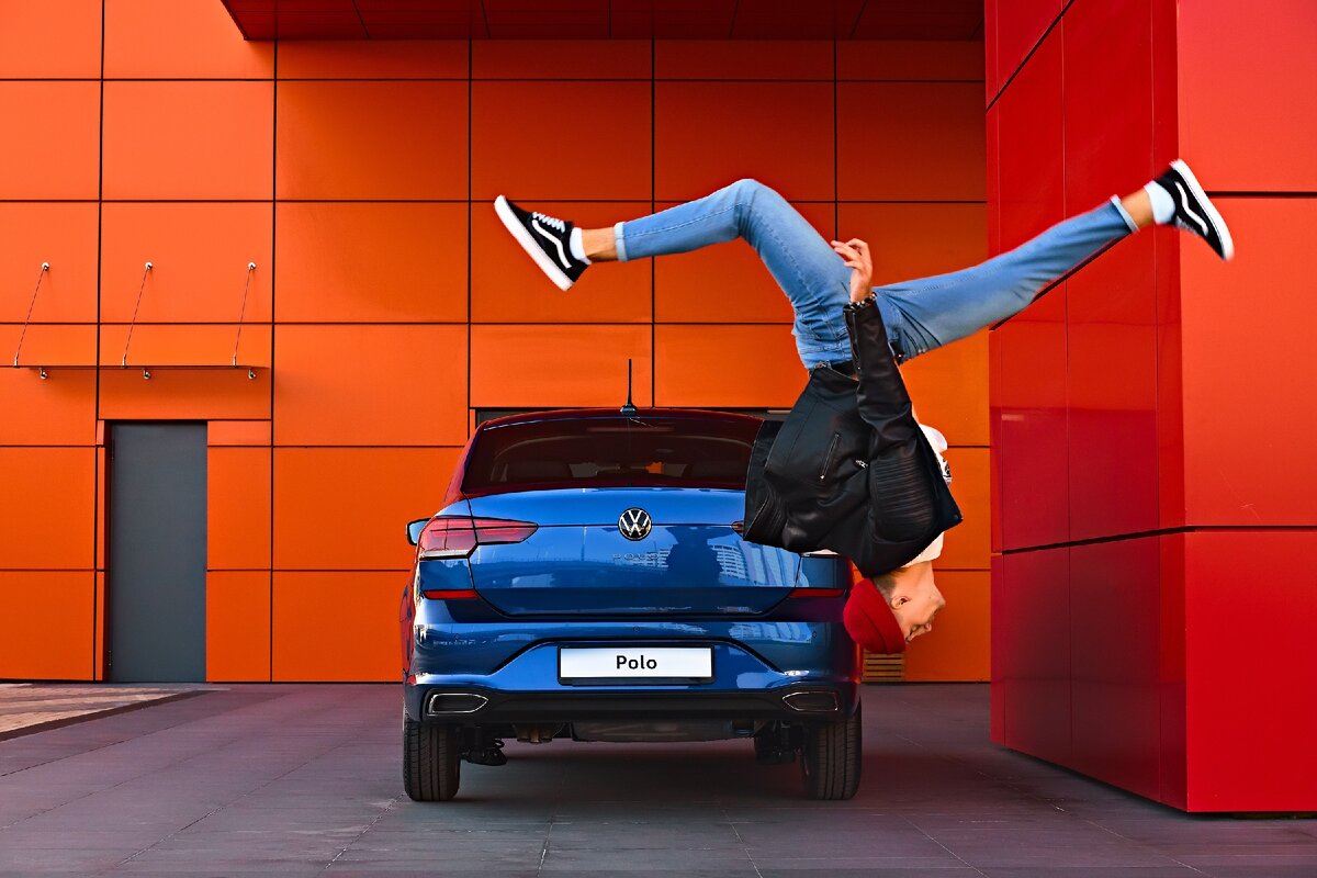 Новый Фольксваген Поло помолодел, стал современнее и спортивнее. 