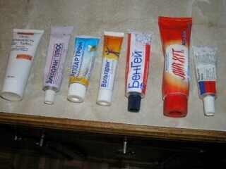 Чаще всего при болях в спине используют мази, если не помогает, нужно выпить таблетку