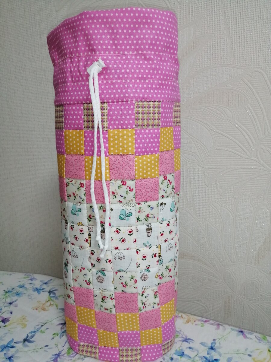 Термос-теплушка в стиле лоскутного техники или Пэчворк. Проект сложнее, но и вещь в готовом виде смотрится интересней