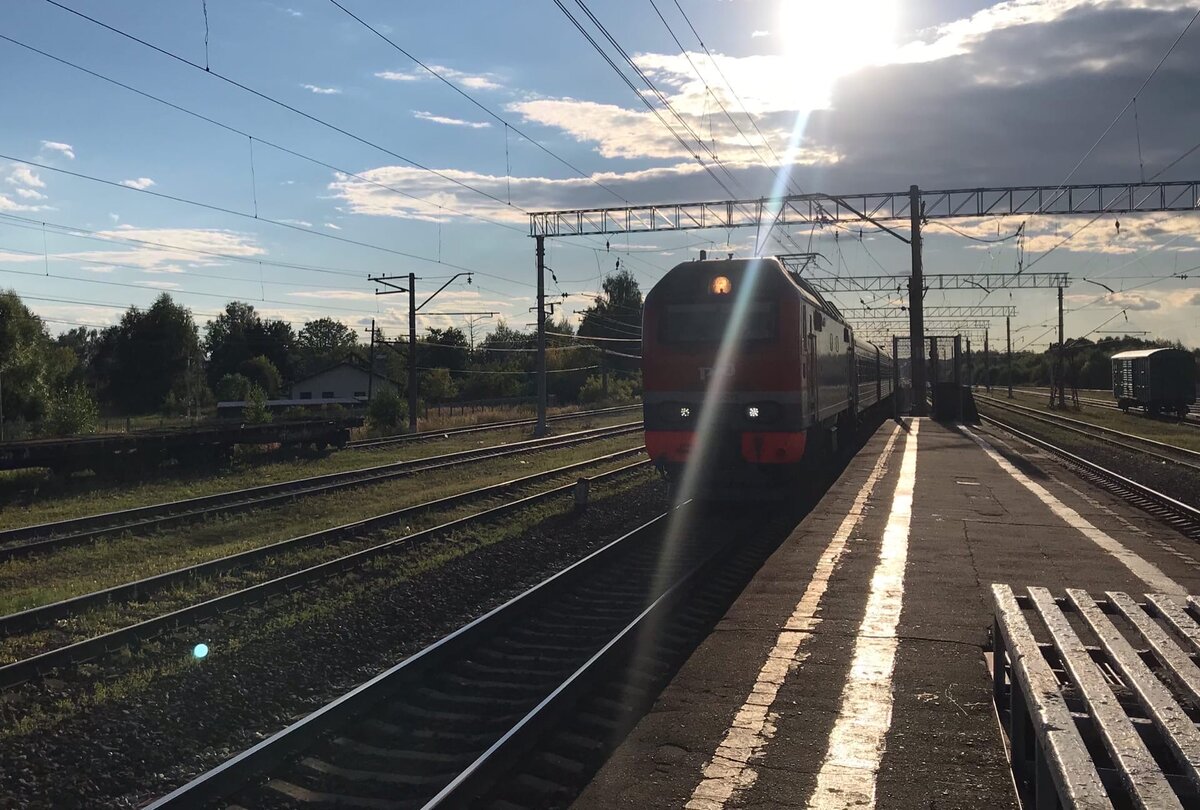 Пассажирский поезд (не помню, какой именно) следует по ст. Шатура.