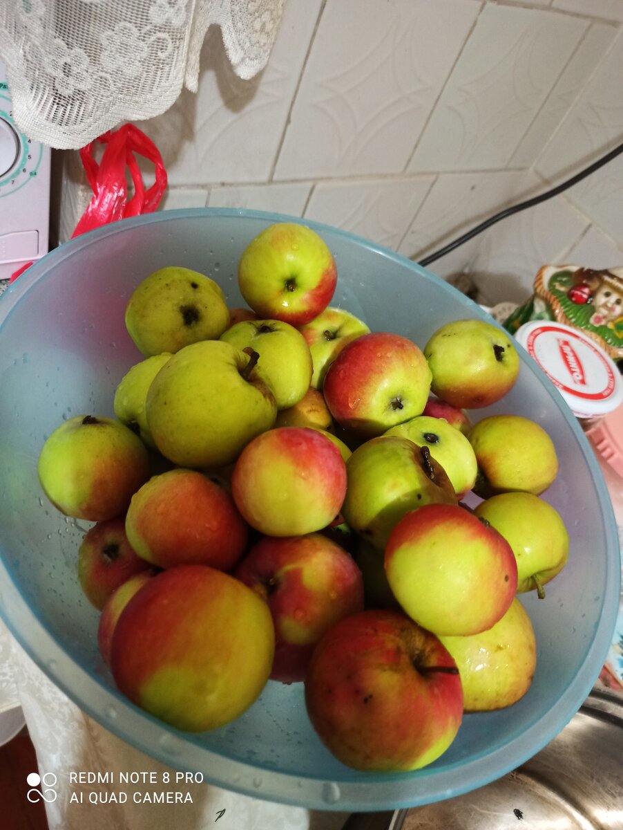 тщательно моем виновников торжества