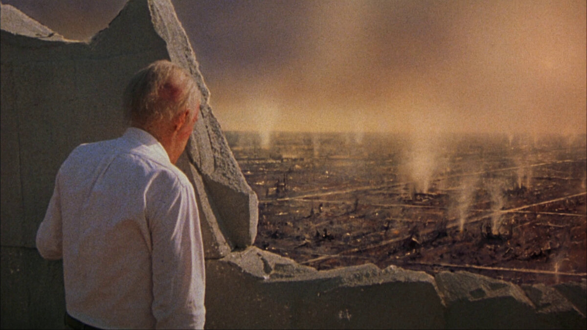 Человечество оказалось на пороге ядерной войны — и она свершилась. Все произошло очень быстро, гораздо быстрее, чем ожидалось. О судьбах людей и цивилизации до и после роковых минут.