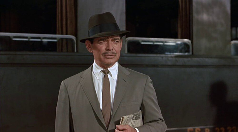 Кларк Гейбл в роли Майкла Гамильтона. Майкл очень скептически относится к итальянцам, он уже был в Италии во время Второй мировой войны. Отношение к итальянцам у него скептическое.