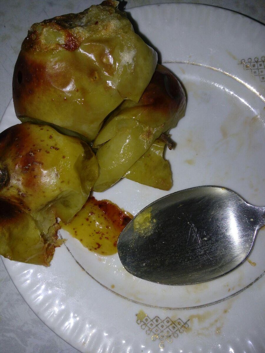 Печеные яблоки помогут освободить желудок до утра 