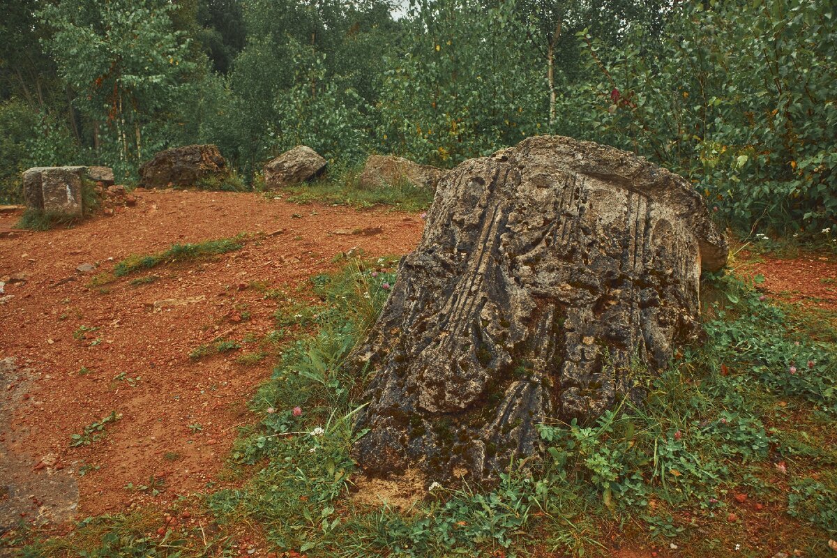Руины Английский  дворец в Петергофе