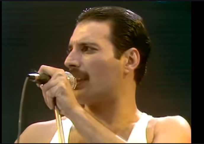 кадр взят с концерта  Live Aid