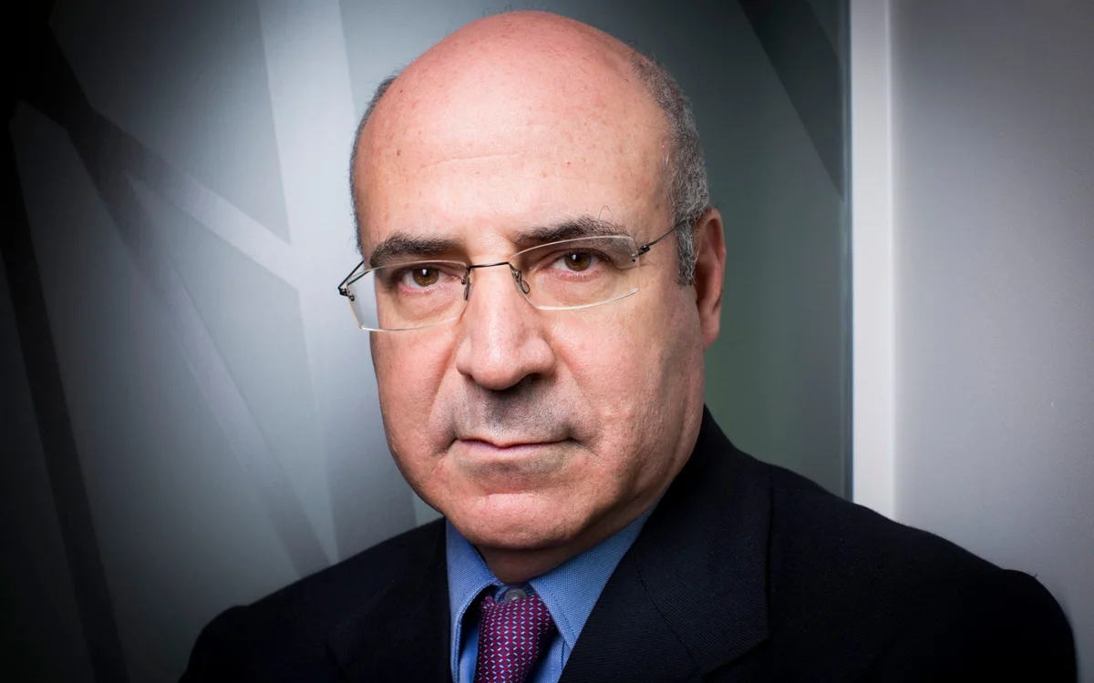 Уильям Браудер, кто не знает, то дело Магницкого (список Магницкого) связано с ним. На Яндекс.Картинках его полно!