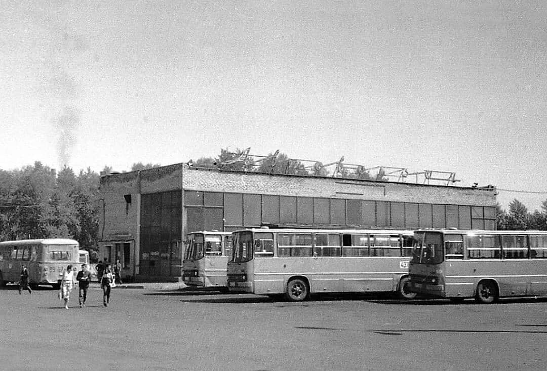 Старый автовокзал сайт. Автовокзал Комсомольск на Амуре. Комсомольск на Амуре 80 е годы. Комсомольск-на-Амуре 90 х годов. Автовокзал 80е СССР.