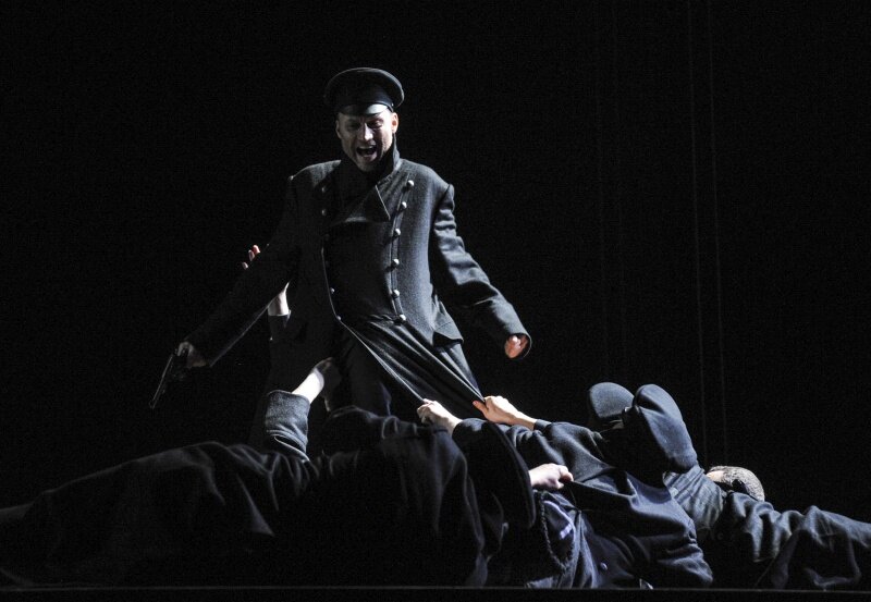 Бег мхт чехова. Бег мхт чехова. Мхт пореченков. Бег булгаков мхт чехова. Спектакль бег мхат чехова.