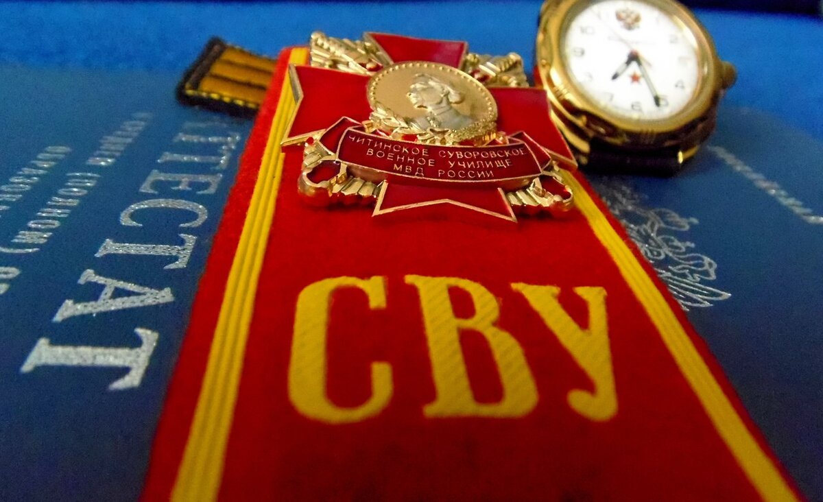 И как бесценное богатство, мы поклялись всю жизнь свою - хранить суворовское братство, шагать в суворовском строю . 