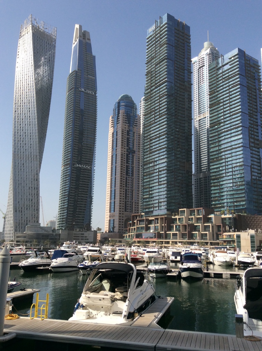 Это район «Dubai  Marina», в котором я живу