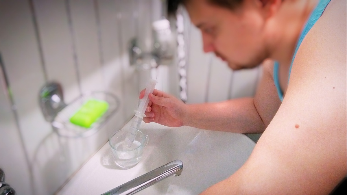 Делать процедуру, естественно, лучше над раковиной