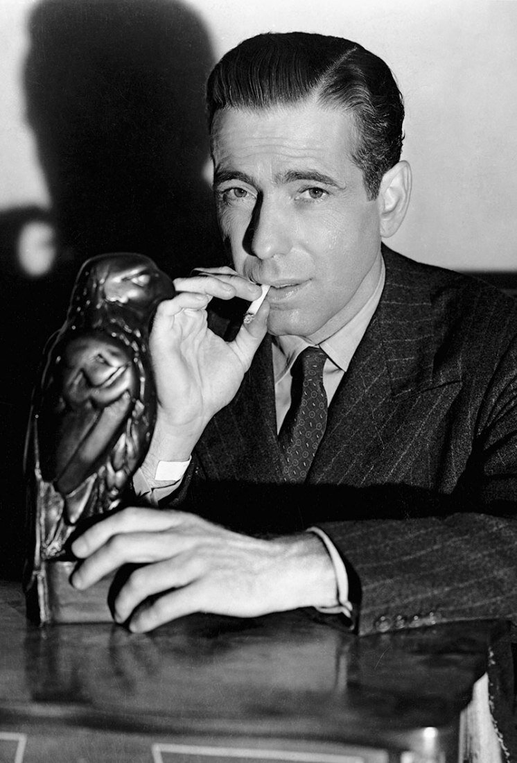 Романы 1930 года. Сэм Спейд Хамфри Богарт. Хамфри Богарт Нуар. Хамфри Богарт с сигаретой. Богарт сет Хамфри.