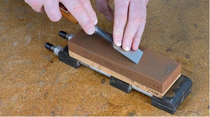 Заточка и правка  резцов для резьбы по дереву.