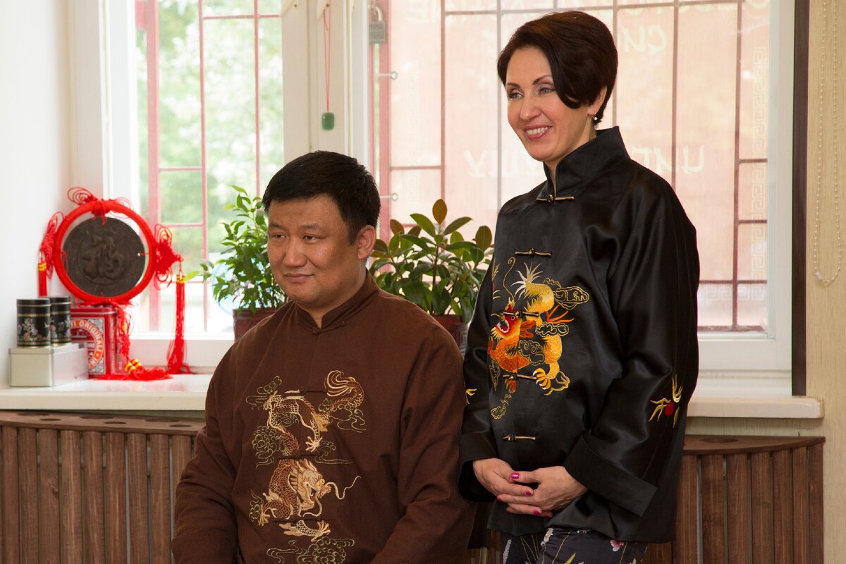 Писатель Лиза Питеркина и доктор традиционной китайской медицины Цзи Сяоган, 2017